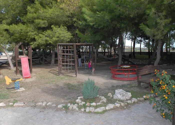 فندق مبيت وإفطار Oasi Lago Salso *